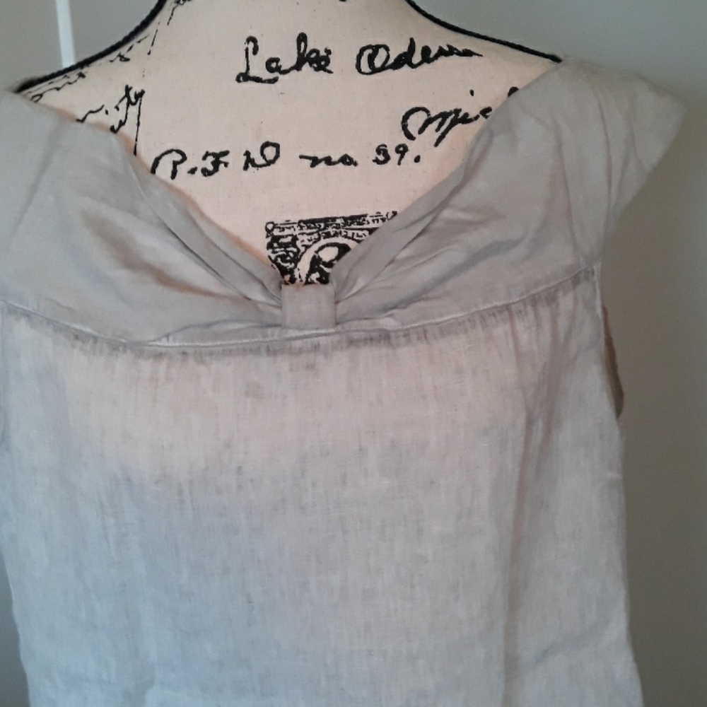 Sleeveless linen blouse